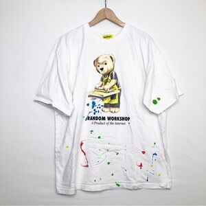 Market Graphic print their T-shirt